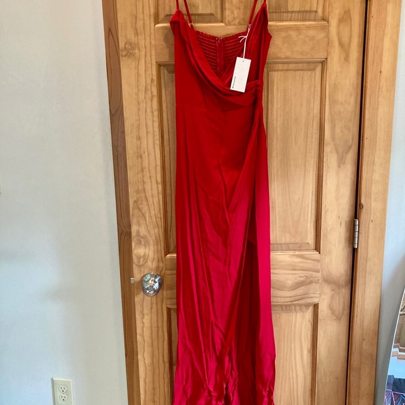 Reformation Loire Dress in Cherry Sz 4 NWT - Picture 5 of 9